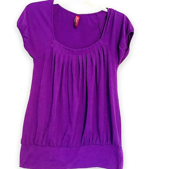 A shortsleeved fashion top from Fashion Bug. In excellent pre owned condition. - Picture 1 of 1